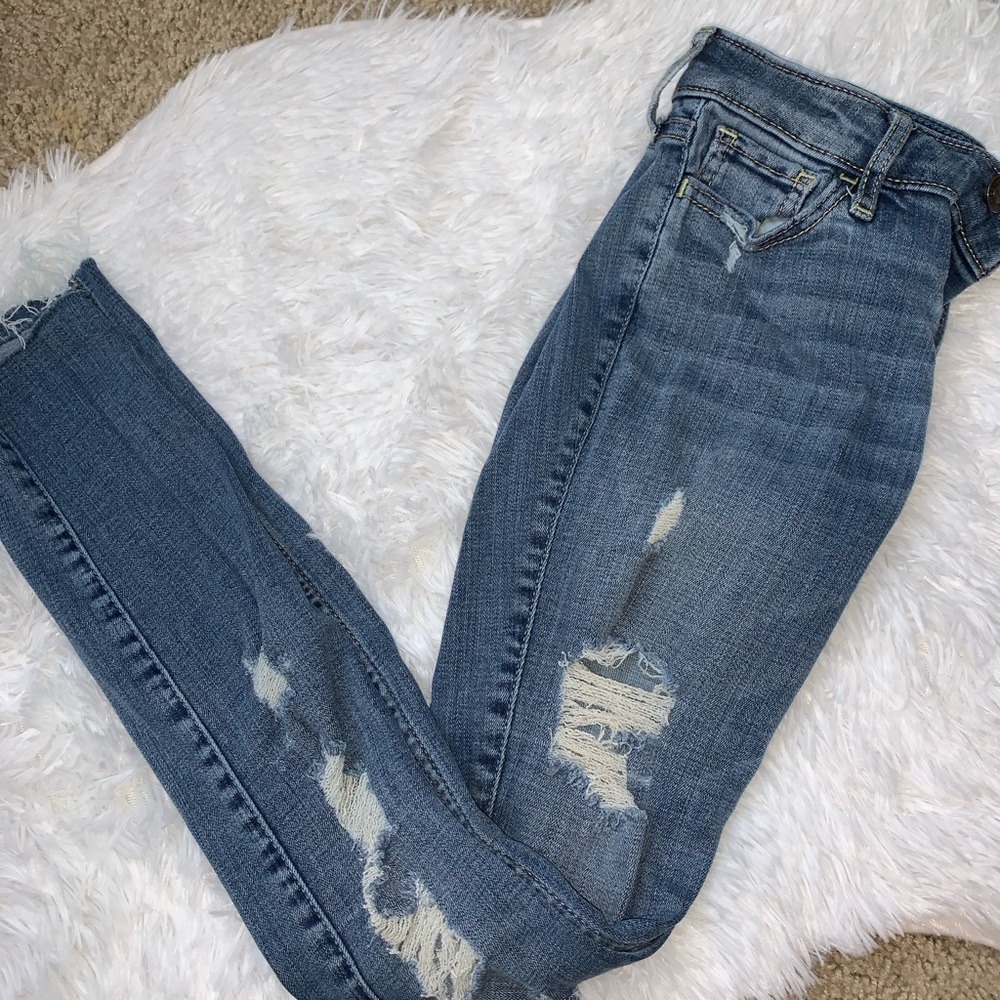 Distressed jeans holister